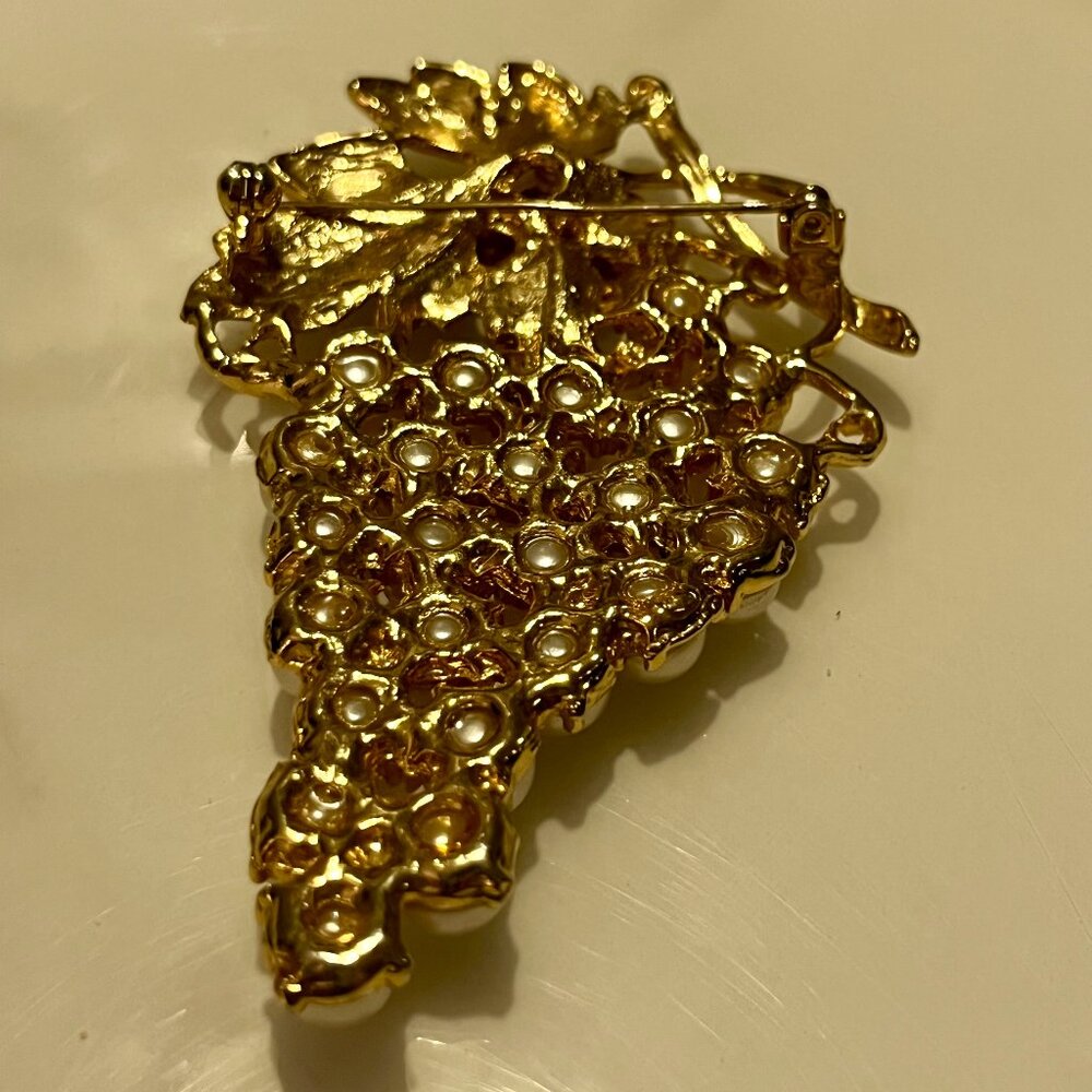 Gold Pearl Grape Cluster Brooch - Classic Women Jewelry - Picture 6 of 8